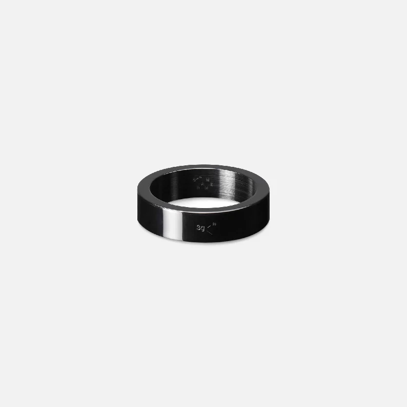 Affordable Glamour – Must-Have Jewelry At Special Rates Le Gramme 3g Polished Ceramic Ribbon Ring - black Affordable Glamour – Must-Have Jewelry At Special Rates Le Gramme 3g Polished Ceramic Ribbon Ring - black