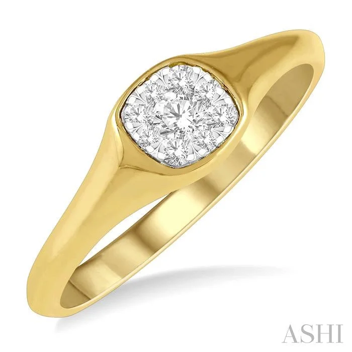 Exclusive Jewelry Sale – Grab Timeless Pieces Now CUSHION SHAPE LOVEBRIGHT ESSENTIAL DIAMOND SIGNET RING