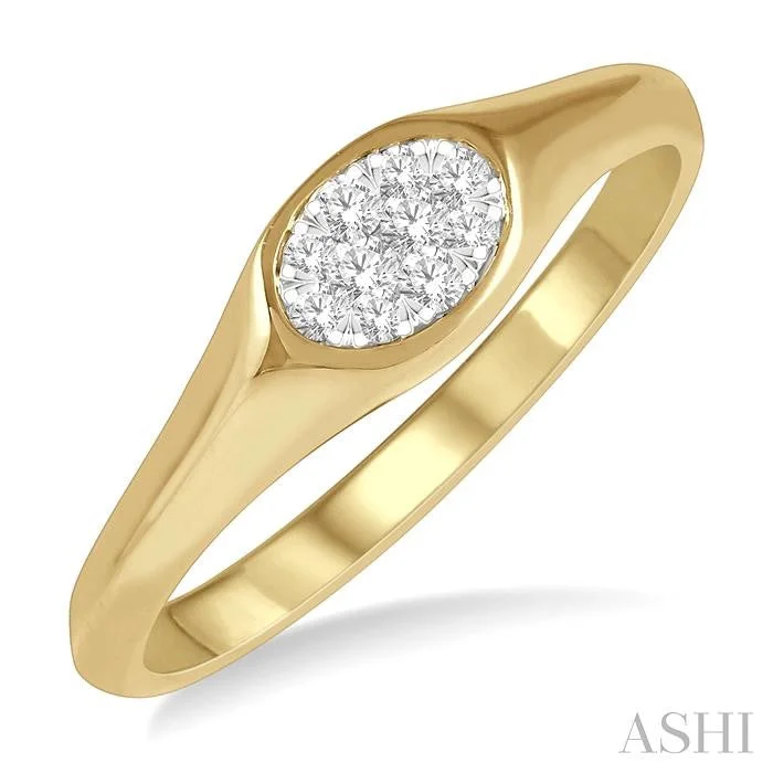 Don't Miss These Dazzling Jewelry Discounts OVAL SHAPE EAST-WEST LOVEBRIGHT ESSENTIAL DIAMOND SIGNET RING