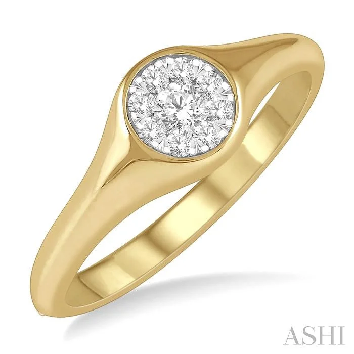 Exclusive Jewelry Markdowns – Limited-Time Offer ROUND SHAPE LOVEBRIGHT ESSENTIAL DIAMOND SIGNET RING