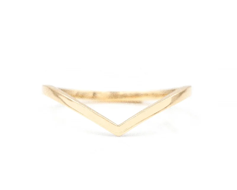 Timeless Elegance, Temporary Discounts – Act Fast Smooth Emma Chevron Ring