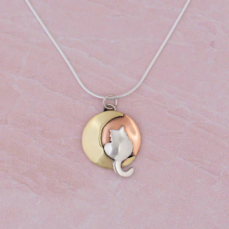 High-End Sparkle, Low-End Prices – Shop Now Moonlight Cat Necklace