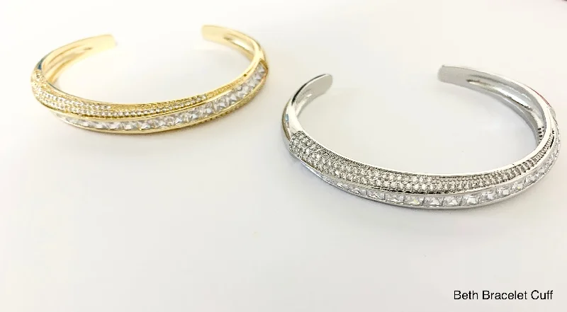 Jewelry Sale Bonanza – Grab Your Sparkle Now Looking Sophisticated 18K Gold Plated Textured Cuff Bracelet (Gold) Jewelry Sale Bonanza – Grab Your Sparkle Now Looking Sophisticated 18K Gold Plated Textured Cuff Bracelet (Gold)