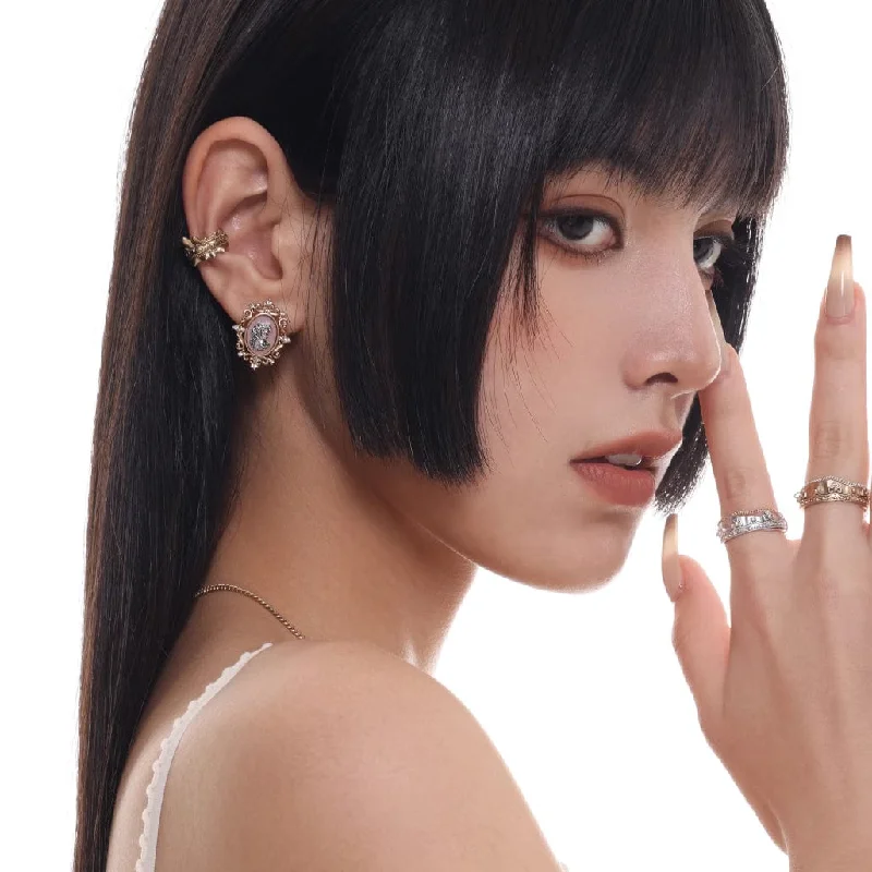 The Perfect Jewelry Piece At The Perfect Price Women's Gothic Embossed Stereo Frame Earrings