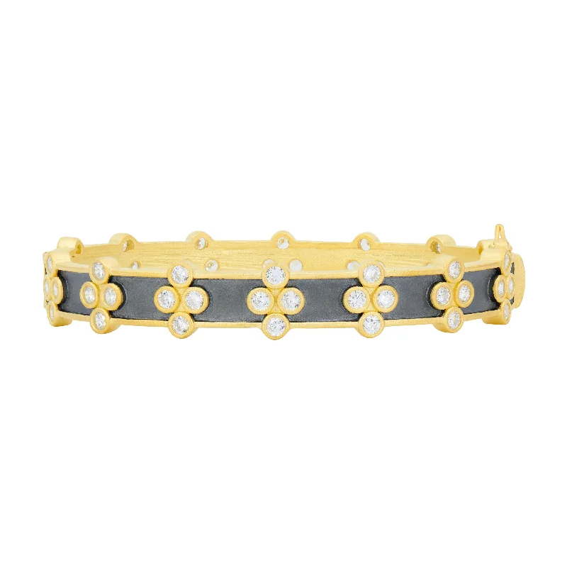 Elegant Jewelry At Unbeatable Prices – Shop Today Signature Brooklyn in Bloom Clover Hinge Bangle Elegant Jewelry At Unbeatable Prices – Shop Today Signature Brooklyn in Bloom Clover Hinge Bangle
