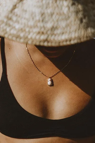 Discounted Luxury Jewelry – Shine Without The Splurge Prong Set Vintage Pineapple Necklace Discounted Luxury Jewelry – Shine Without The Splurge Prong Set Vintage Pineapple Necklace